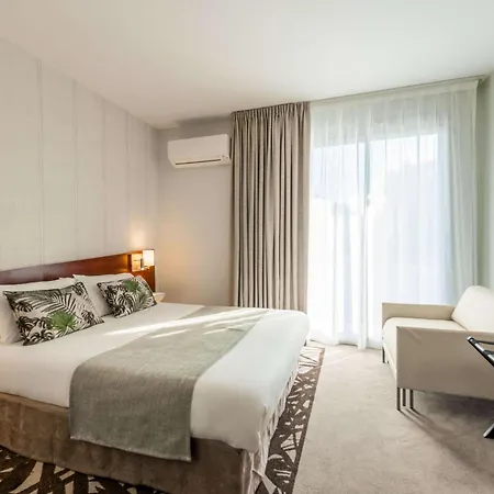 Quality Centre Bosquet Otel 4*