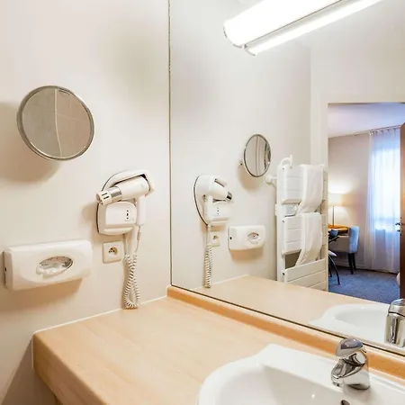 Quality Centre Bosquet Otel 4*